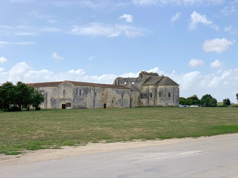2019-08-10 Abbaye de Trizay.jpg